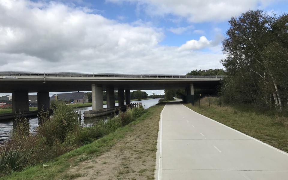 Een deel van de doorfietsroute is al klaar, maar het is een heikel punt hoe die langs Vries en bedrijventerrein Vriezerbrug moet lopen. 