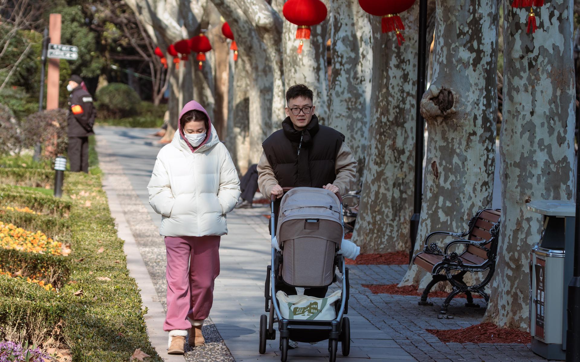 Chinese families verwachten vaak dat de vrouw de zorgtaken op zich neemt, ook die voor haar schoonouders. 
