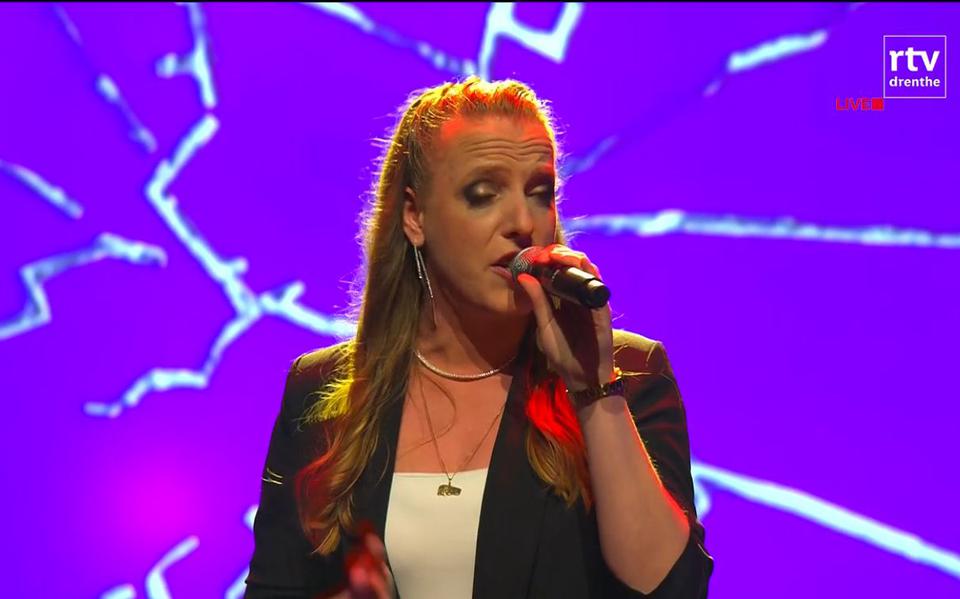 Marianne Veenstra wint het Liedtiesfestival.