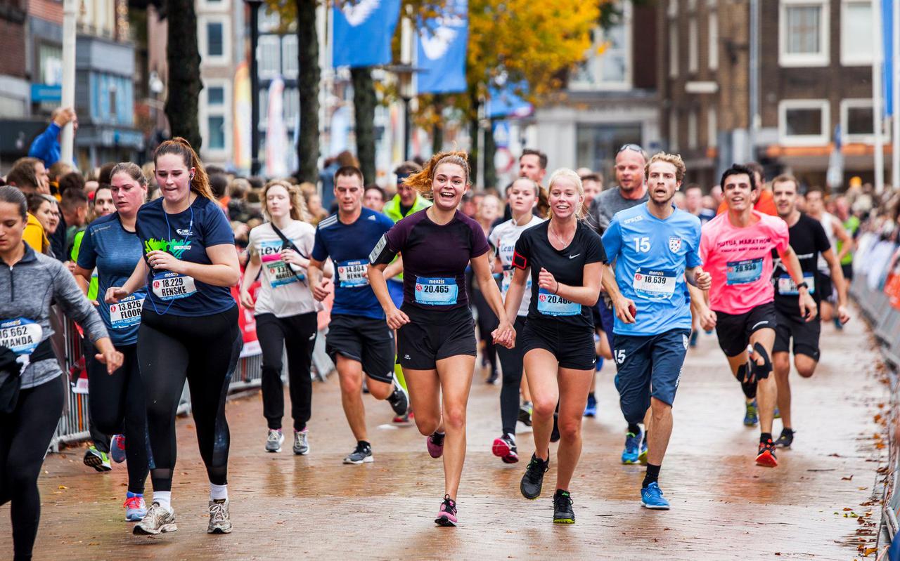 Eindelijk Kan De 4 Mijl Van Groningen Weer Gelopen Worden Inschrijving 34ste Editie Is Geopend Het Wordt Een Geweldige Belevenis Voor Iedereen Die Dit Feest Zo Lang Heeft Moeten Missen Dagblad