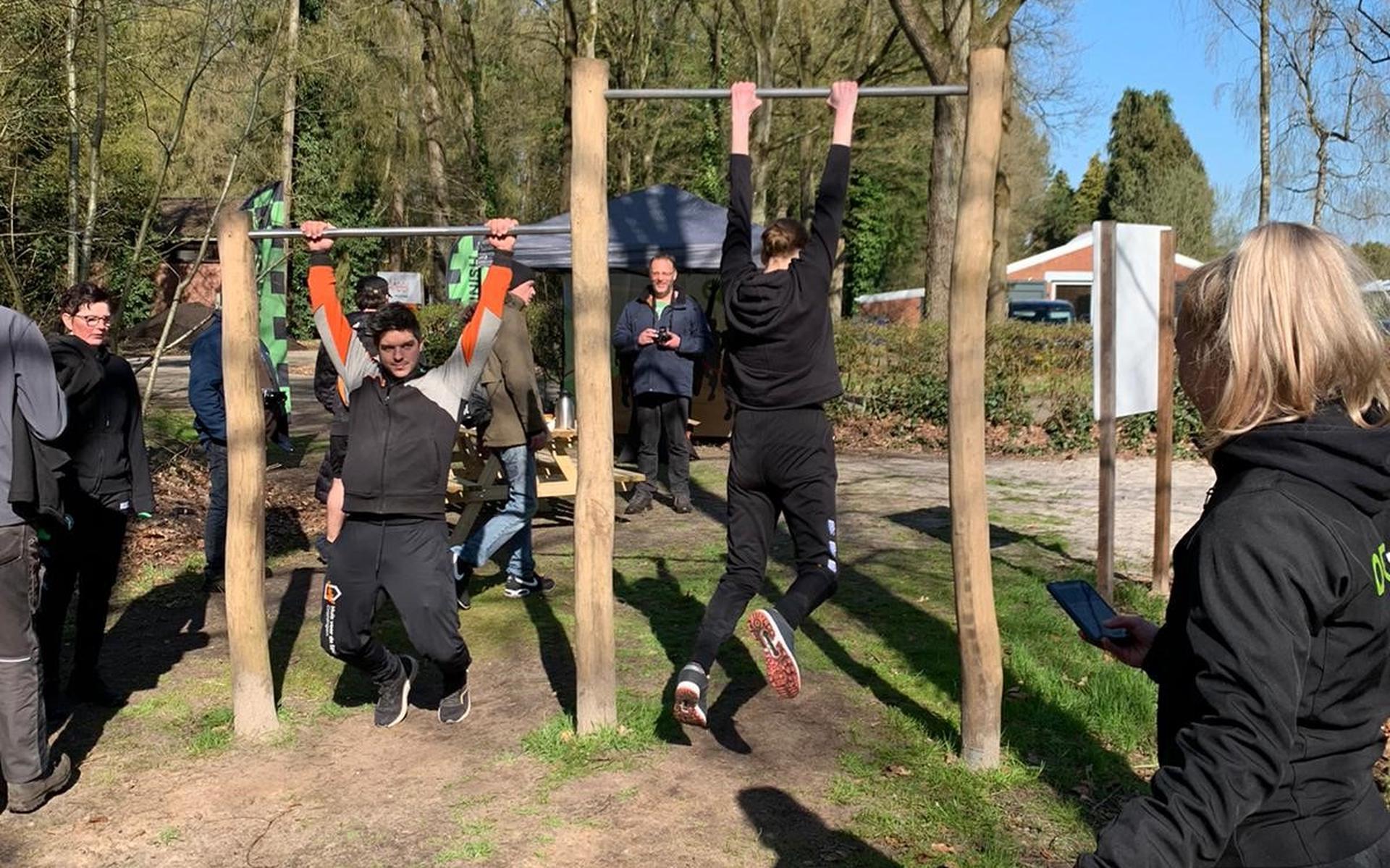 De beweegroute in Vlagtwedde is woensdag geopend door wethouder Giny Luth van de gemeente Westerwolde.