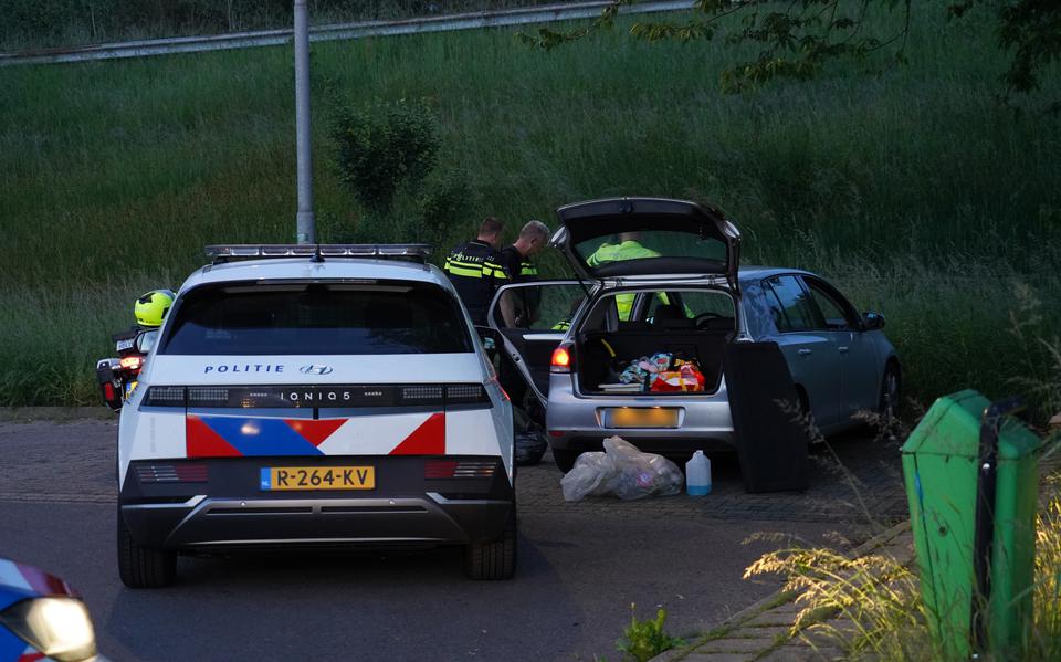 Politie houdt man (23) uit Vries aan met airsoftwapen in Assen.