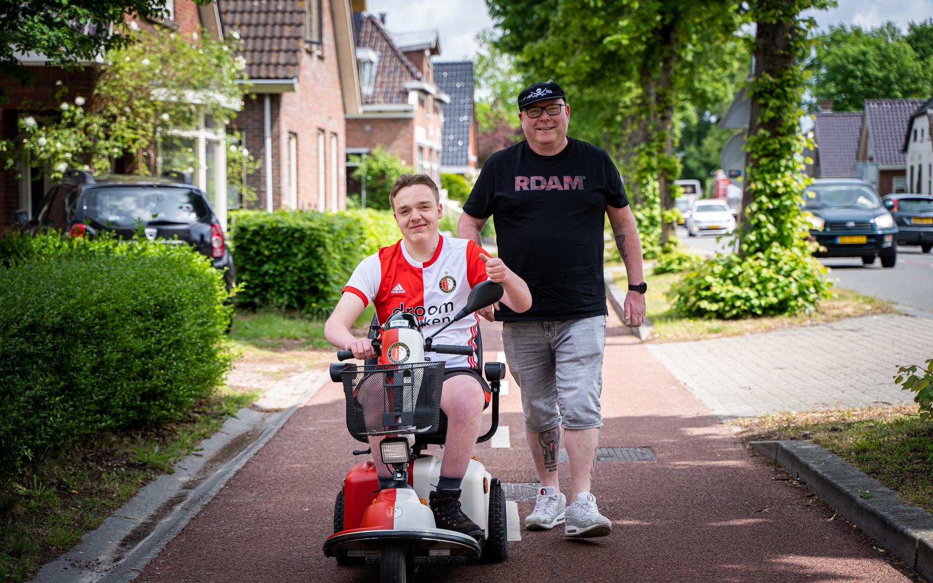 Tonnie van de Waal met zijn vorig jaar overleden neefje Marc Smeenge: 'Dit kampioenschap is ook voor hem'