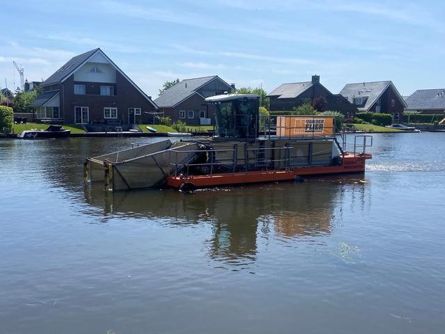 Wildgroei waterplanten ergernis voor vaarrecreatie Groningen. ‘Het is dweilen met de kraan open’