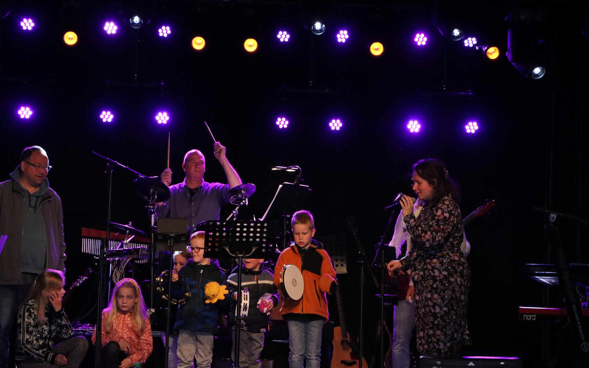 De gospelband Sjem uit Kollum trad in het Groningse voor de eerste keer in de nieuwe formatie op.