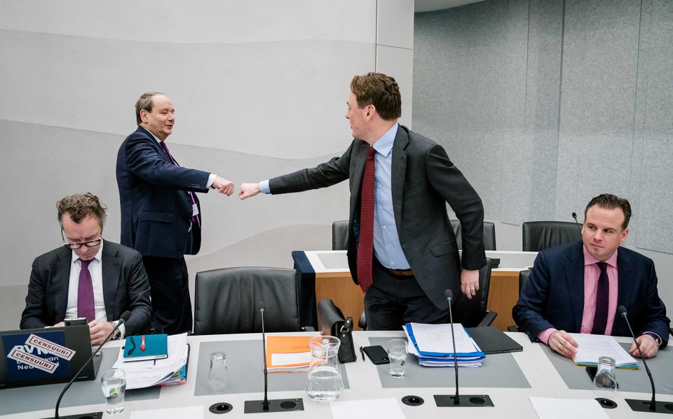  (VLNR) Wybren van Haga (Groep Van Haga), Hans Vijlbrief, staatssecretaris Mijnbouw, Henk Nijboer (PVDA), en Alexander Kops (PVV) tijdens een commissiedebat in de Tweede Kamer over de gaswinning in Groningen.