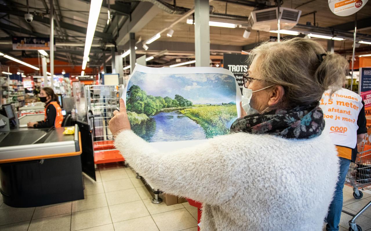 Bien Bisschop is maar wat blij met de Westerwoldsche Aa van Ploeg-schilder Jan Altink Bien Bisschop is maar wat blij met de Westerwoldsche Aa van Ploeg-schilder Jan Altink