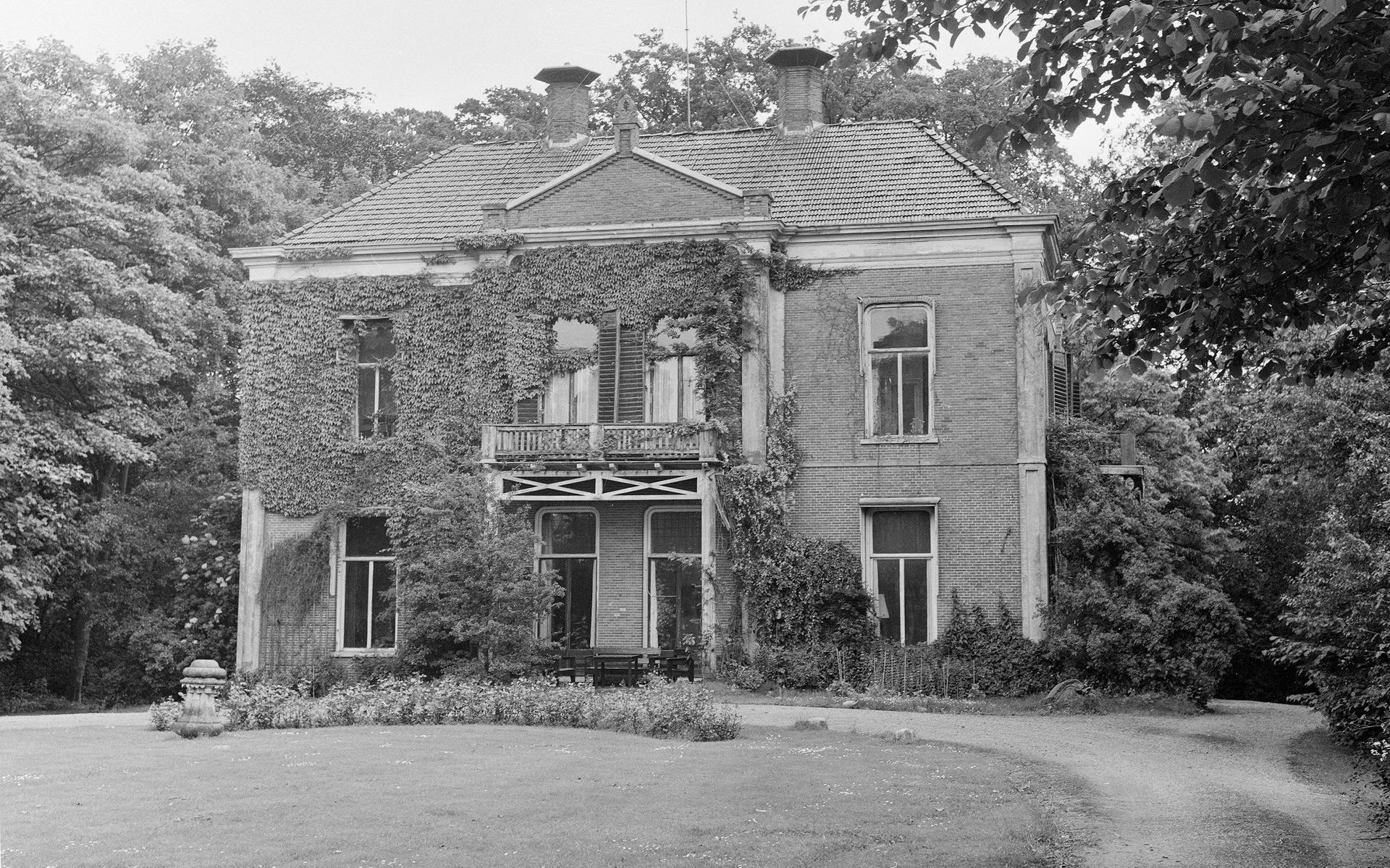 Het landhuis Groenestein in 1972. Filmregisseur Alfred Hitchcock had hier wel mee uit de voeten gekund.