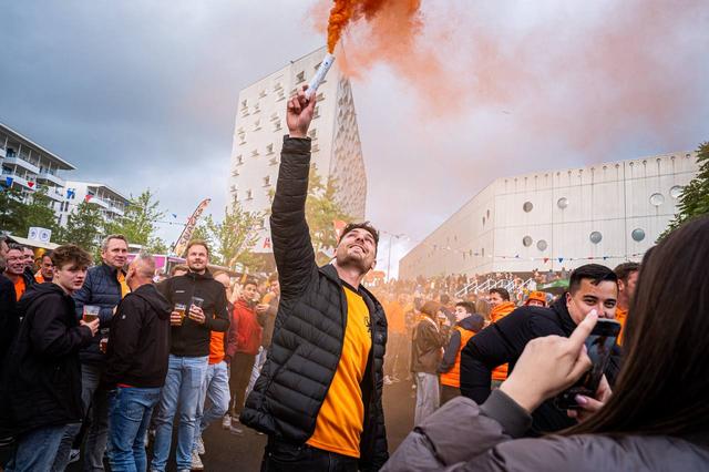 Oranjekoorts in de Euroborg. ‘Kijk om je heen. Groningen is fantastisch’