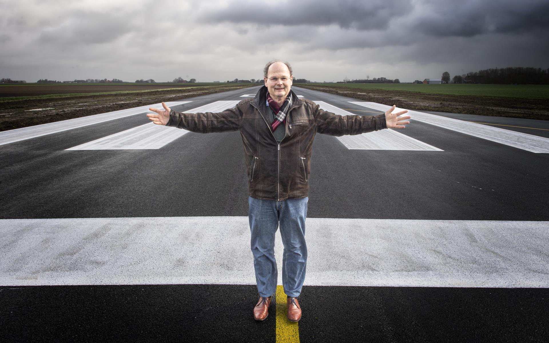 Tom van der Meulen is apetrots op de nieuwe start- en landingsbaan.