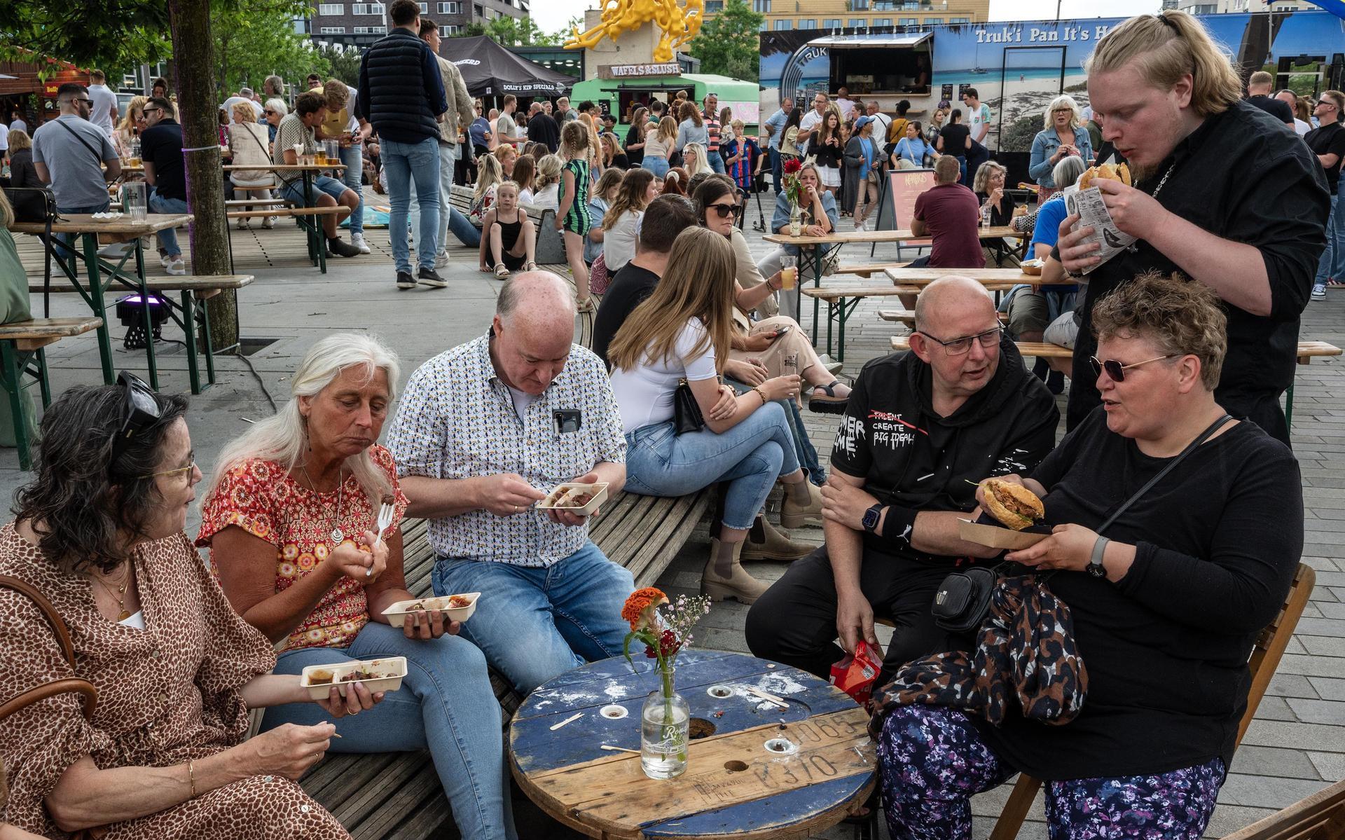 Dove dovresti (non) mangiare al Barrel Food Truck Festival di Emmen?  DVHN ha visitato e testato i ristoranti