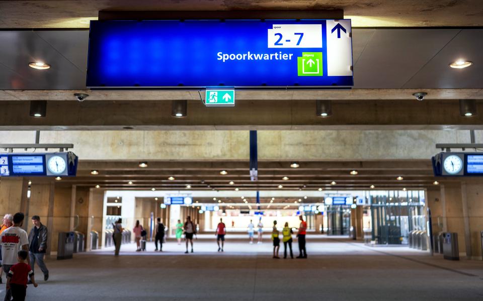 Reizigers raken snel gewend aan het nieuwe Hoofdstation. Maar waar kom je terecht als je de bordjes Spoorkwartier volgt?