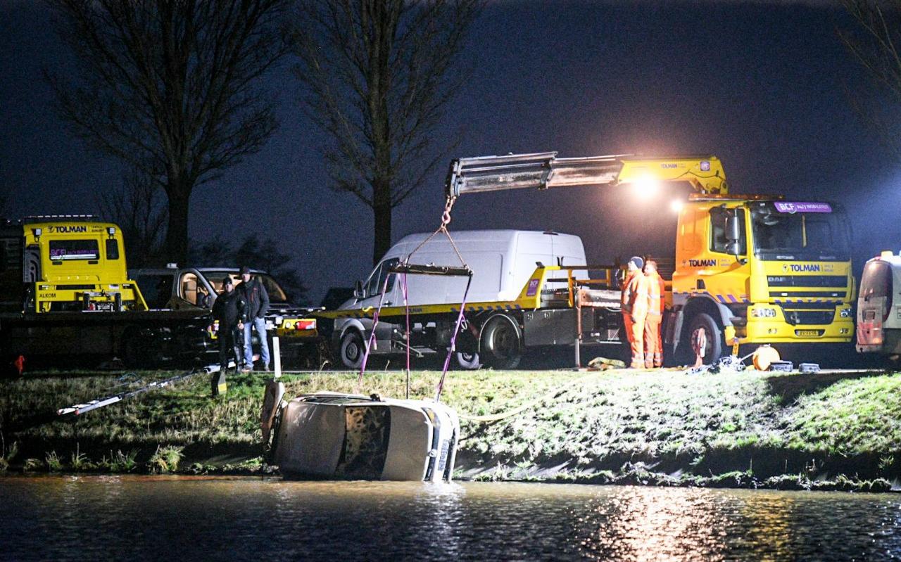 Politie vindt auto in Van Starkenborghkanaal bij Gaarkeuken, maar het is niet die van de vermiste vr