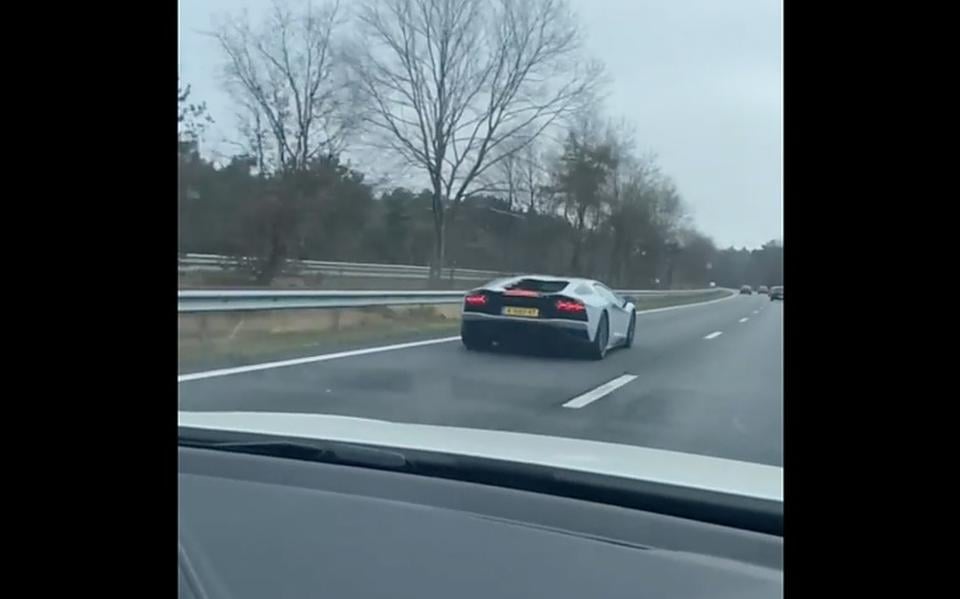 Miljonair rijdt Lamborghini in de prak onderweg naar autoshow in Assen