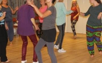 Biodanza is nieuw in Westerbork: 'dansen vanuit je hart, je gevoel en expressie geven aan wat er in 