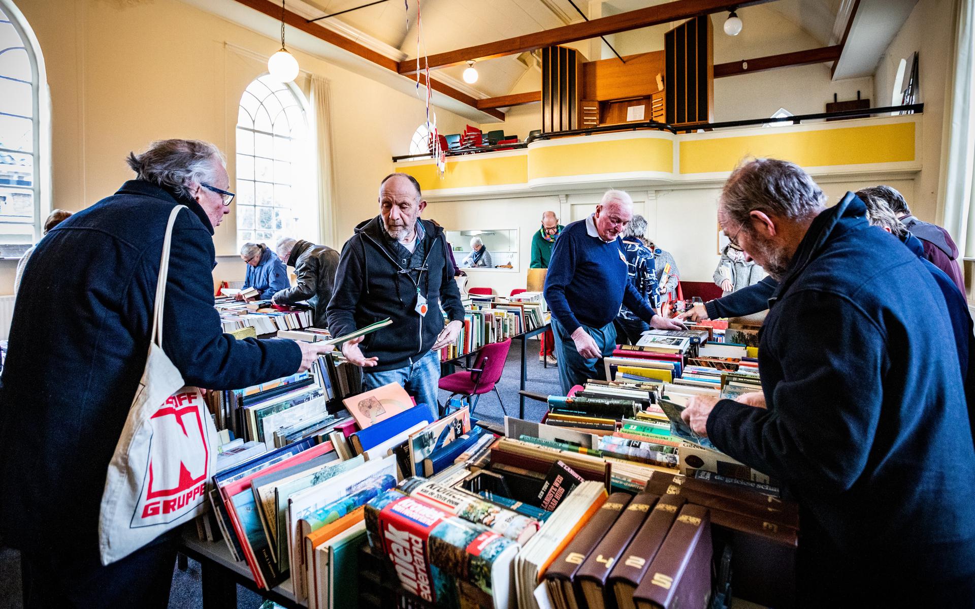Vrijwilligers van de Protestantse Gemeente zetten vele jaren een boekenmarkt op in Rehoboth