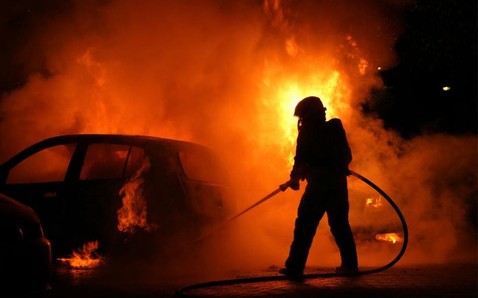 Dubbele autobrand in Hoogeveen.