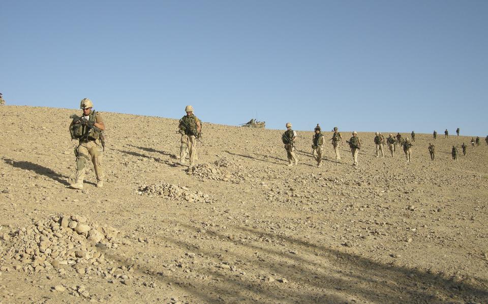 Asser militairen op patrouille in Uruzgan in 2007.                                       