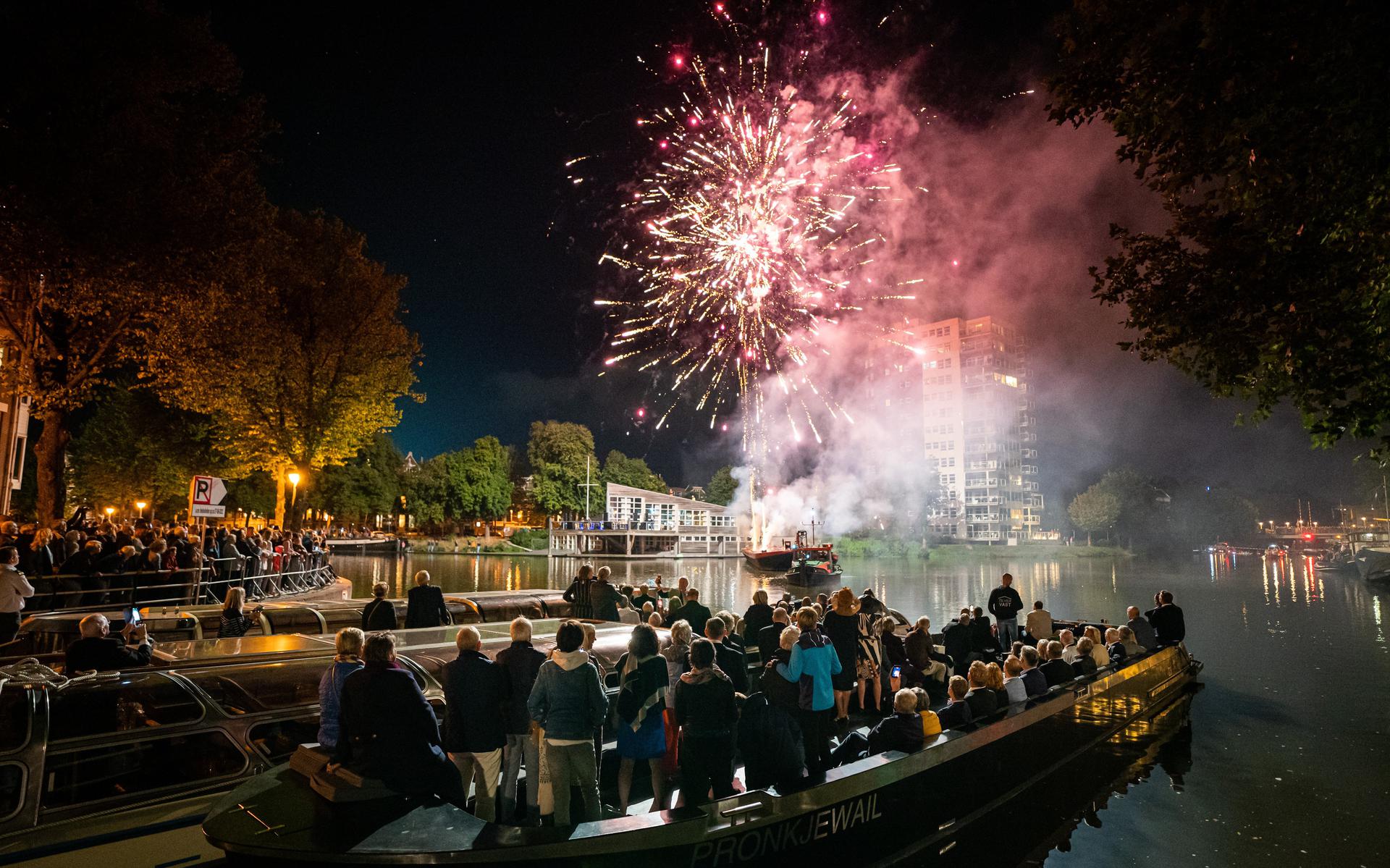 Het traditionele vuurwerk tijdens Groningens Ontzet, hier bij de 350e viering vorig jaar, is dit jaar op maandagavond 28 augustus.