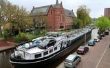 Deze binnenschipper van het "Noordereiland" moest een ommetje varen door de binnenstad van Groningen.