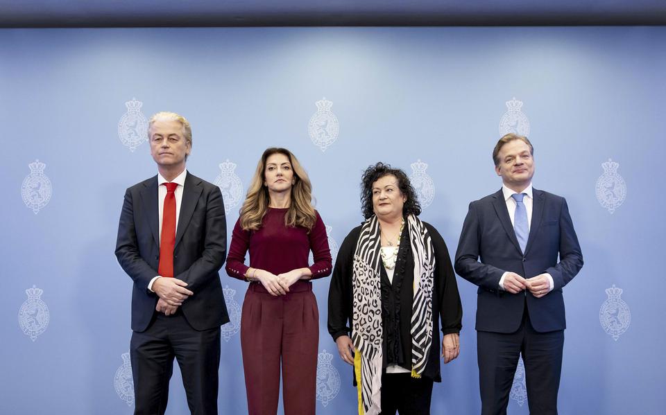  Geert Wilders (PVV), Dilan Yesilgoz (VVD), Caroline van der Plas (BBB) en Pieter Omtzigt (NSC) tijdens de presentatie van het hoofdlijnenakkoord.  Nu nog een geschikte premier vinden.