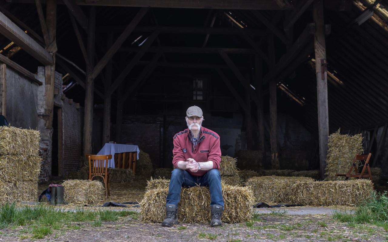 Jan Broekema in de schuur van de beroemde boerderij Hoog Hammen, waar hij zestig jaar woonde: ,,Het leven was goed hier.'' FOTO DUNCAN WIJTING