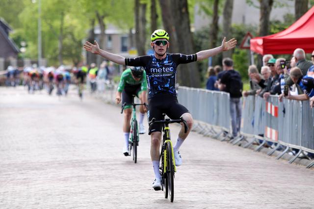 Koningsronde Beilen is verplaatst. Start en finish bij de Molen van Makkum