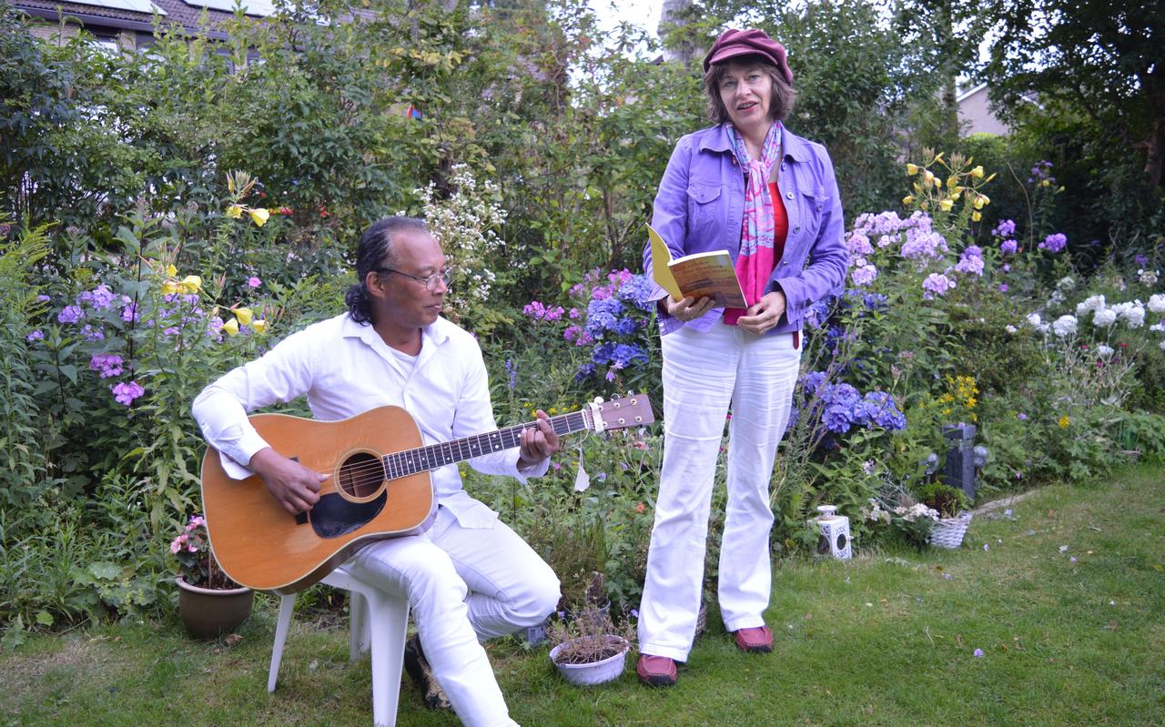 Rob Zandgrond en Ria Westerhuis beleven de coronacrisis heel verschillend. Rob Zandgrond en Ria Westerhuis beleven de coronacrisis heel verschillend.