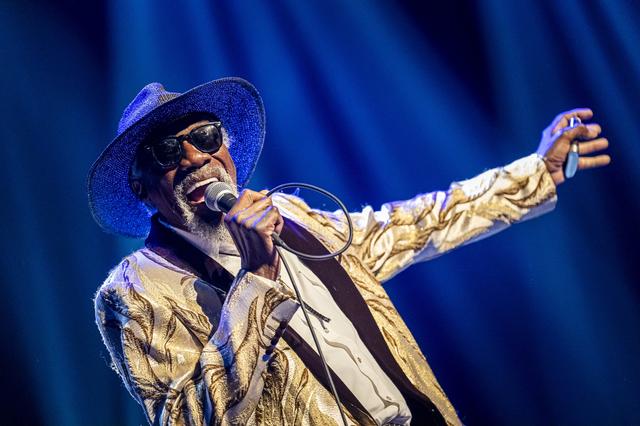 Robert Finley (72) ontroert met optreden en dochter die hem verzorgt tijdens Rhythm & Blues Night in