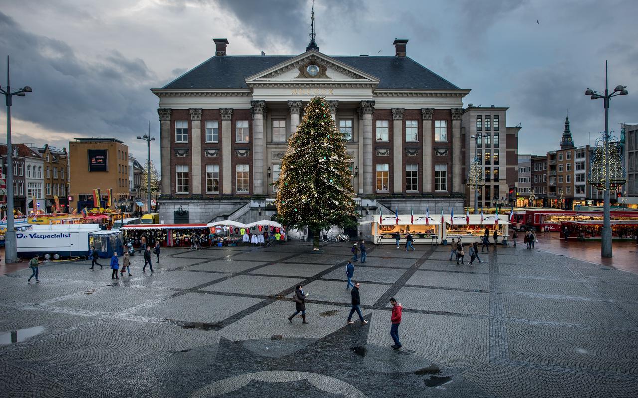 In 2015 kwam de kerstboom uit Oude Pekela. Louis van der Tuin is naarstig op zoek naar een boom voor december.