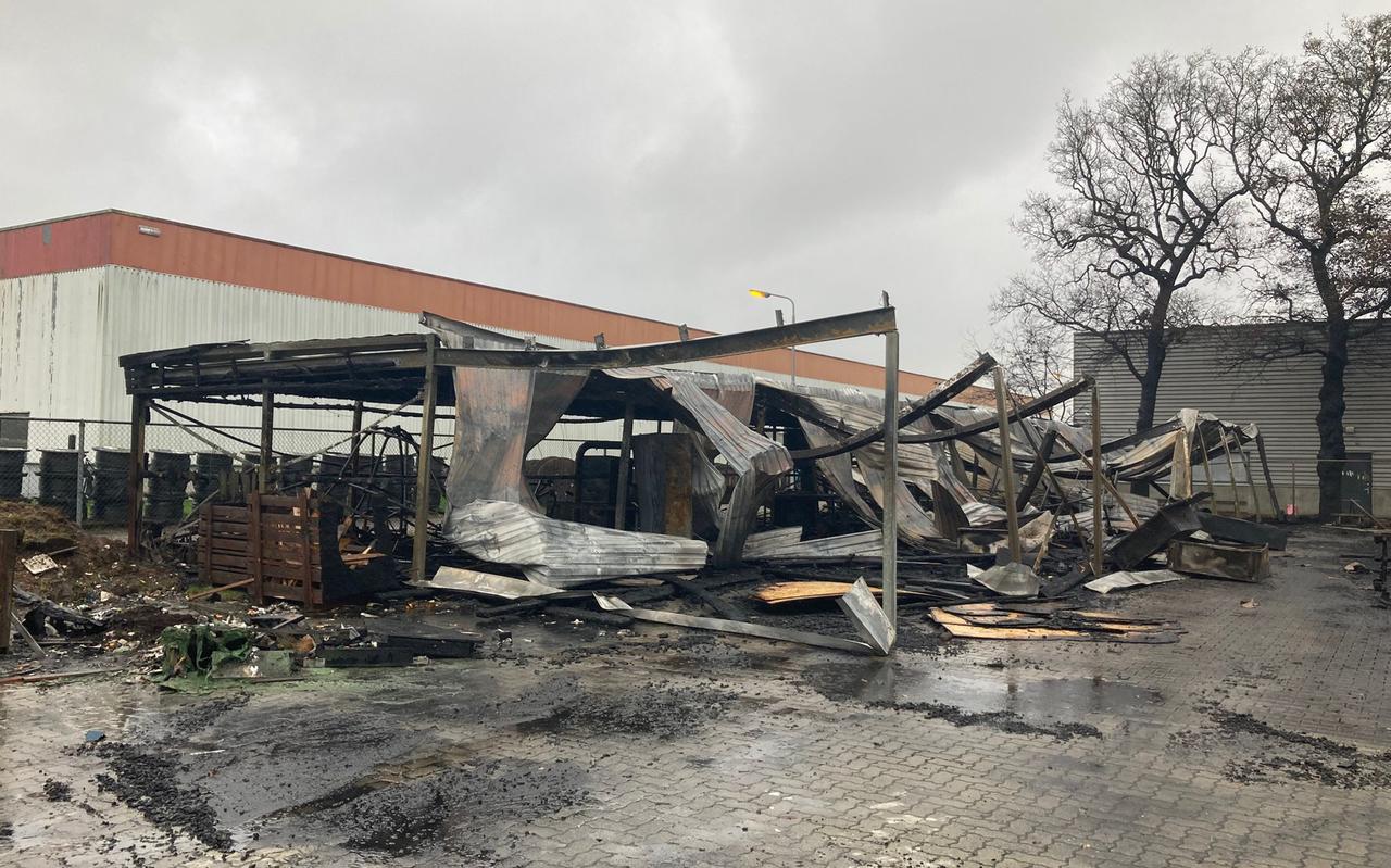 Brand bij dagbesteding De Trans in Emmen. Gebouw en machines in de as gelegd. Brand bij dagbesteding De Trans in Emmen. Gebouw en machines in de as gelegd.