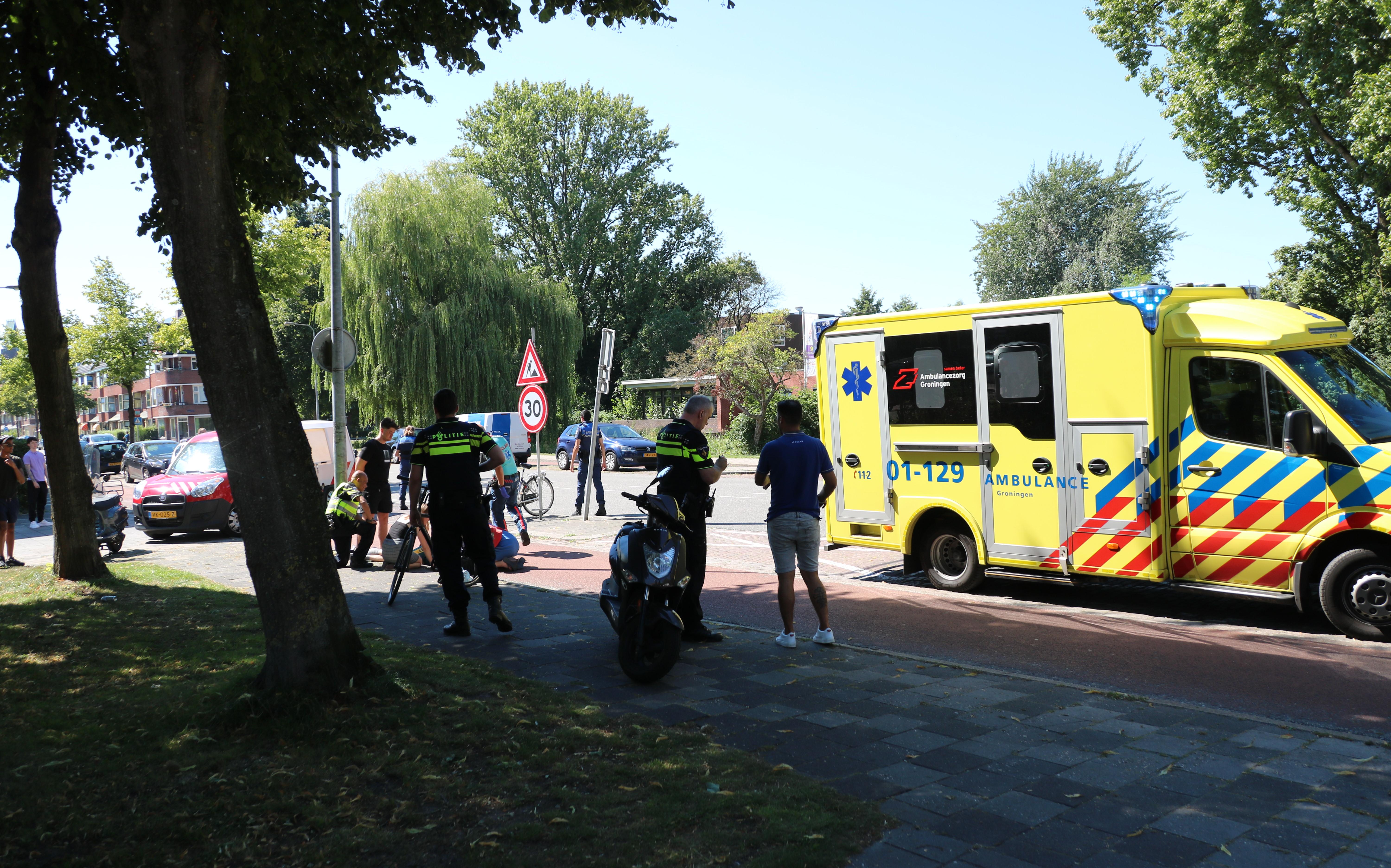 Scooterrijder Naar Ziekenhuis Na Aanrijding Met Auto Op Korreweg In 