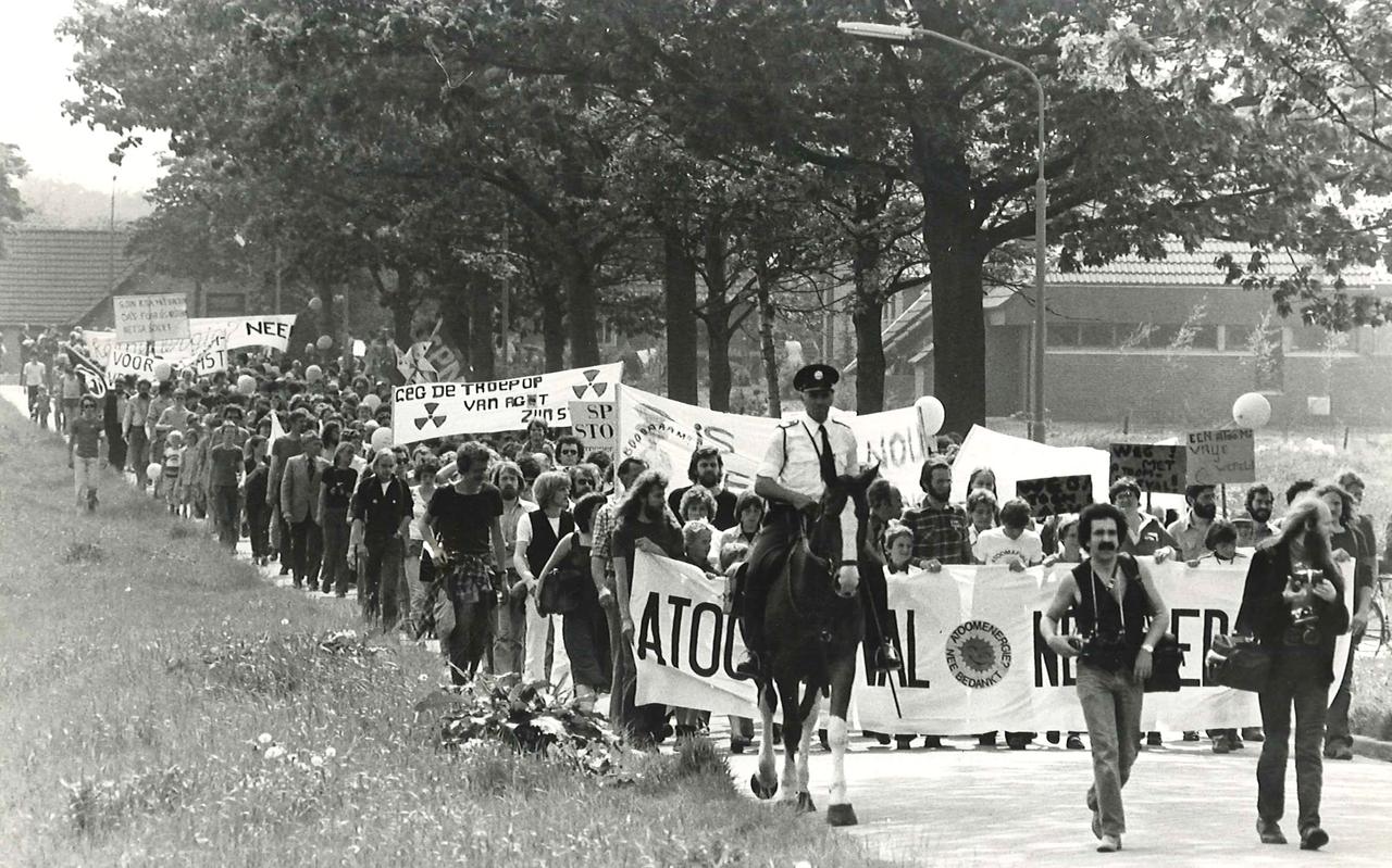 Scan archieffoto. Gasselte. Demonstratie tegen kernafval in de zoutkoepels.
Foto: Folkers\Karel Bekkenk Scan archieffoto. Gasselte. Demonstratie tegen kernafval in de zoutkoepels.
Foto: Folkers\Karel Bekkenk
