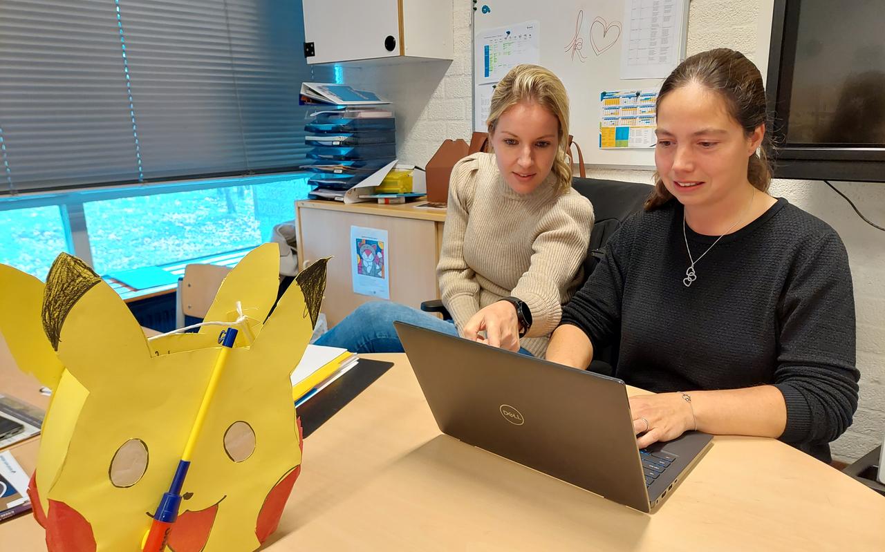 Juffen Tessa (l) en Moniek (r) werken allebei in deeltijd. Ze verwachten niet dat daar binnenkort verandering in komt, ook niet wanneer de minister een fulltimebonus introduceert. Juffen Tessa (l) en Moniek (r) werken allebei in deeltijd. Ze verwachten niet dat daar binnenkort verandering in komt, ook niet wanneer de minister een fulltimebonus introduceert.