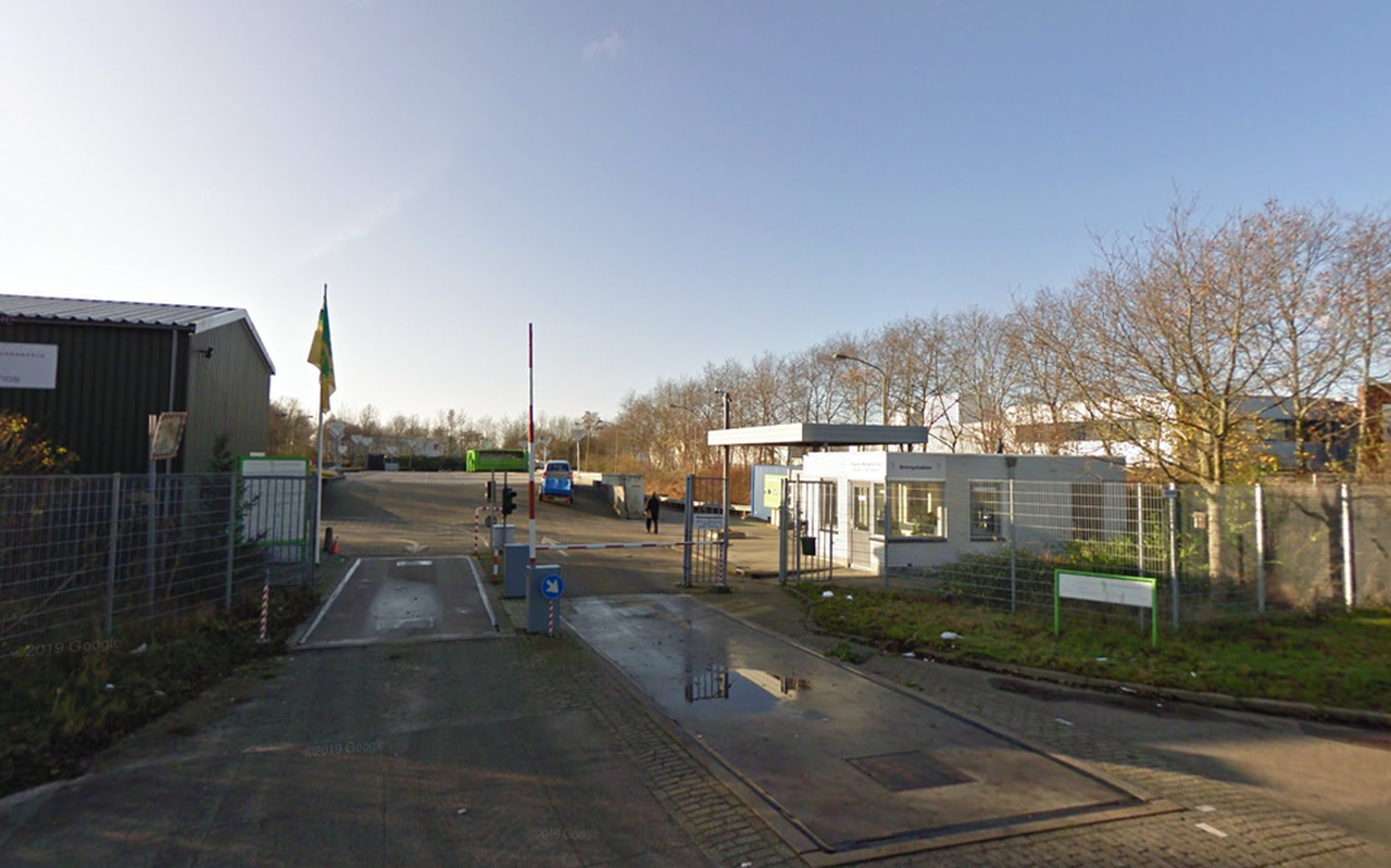 Het huidige afvalbrengstation in Roden gaat sluiten. Aan de Ekkelkamp komt een nieuwe milieustraat met gemeentewerf. Het huidige afvalbrengstation in Roden gaat sluiten. Aan de Ekkelkamp komt een nieuwe milieustraat met gemeentewerf.