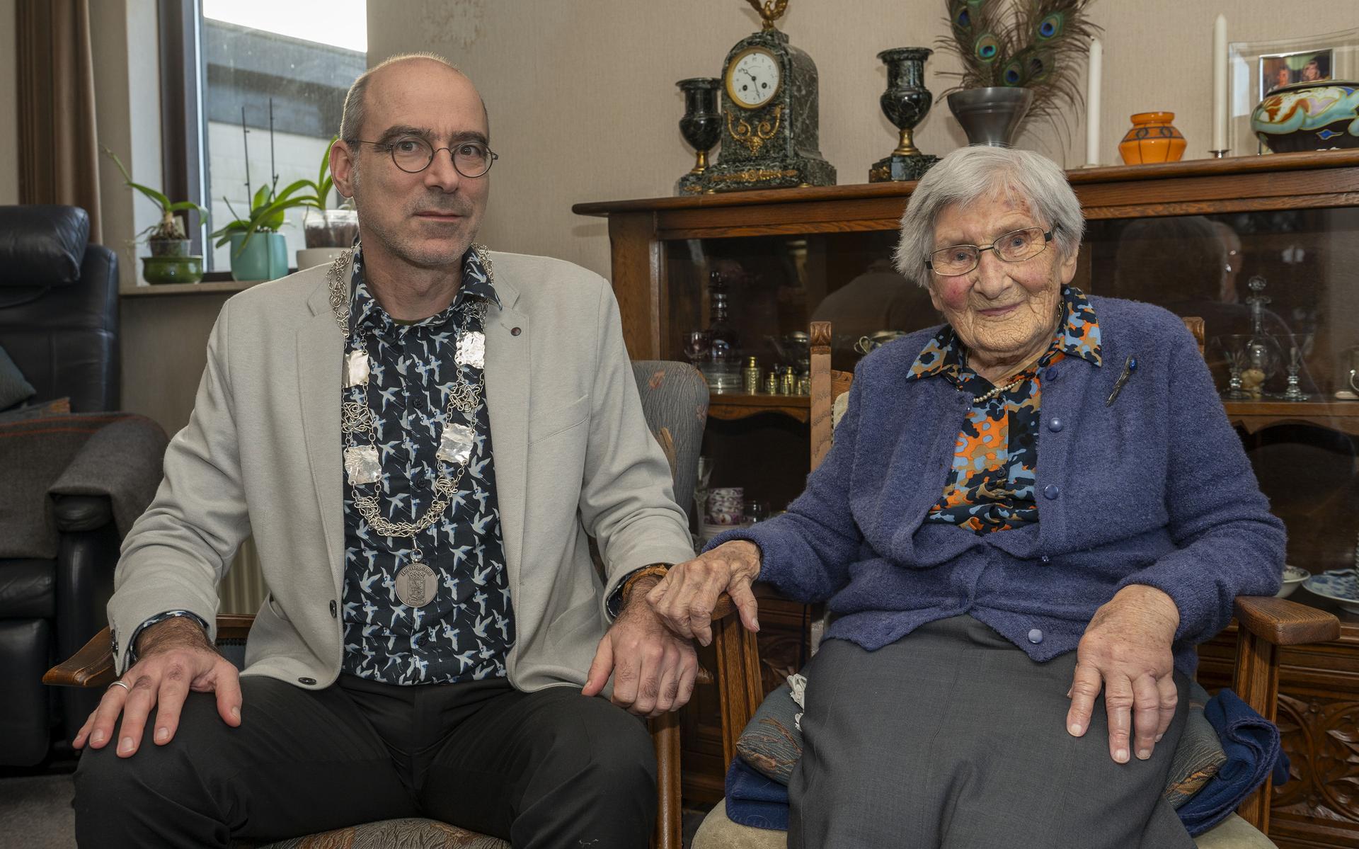 Enny Sikkema-Hommes uit Uithuizermeeden 106 jaar: 'Je moet je vooral niet te druk maken'