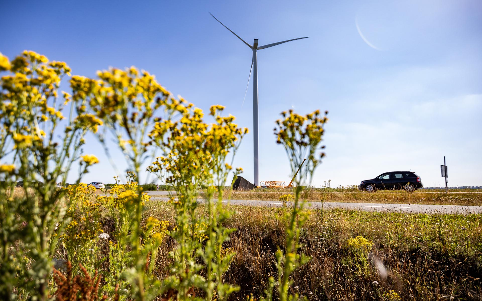 De windturbine bij 1e Exloërmond is de eerste van 45 die er in het windpark Drentse Monden en Oostermoer worden gebouwd. 