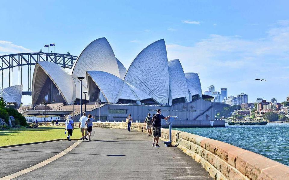 Australië ontvangt komend weekend na twee jaar weer toeristen. Het land kleurt groen, maar als ongevaccineerde kom je er niet binnen.