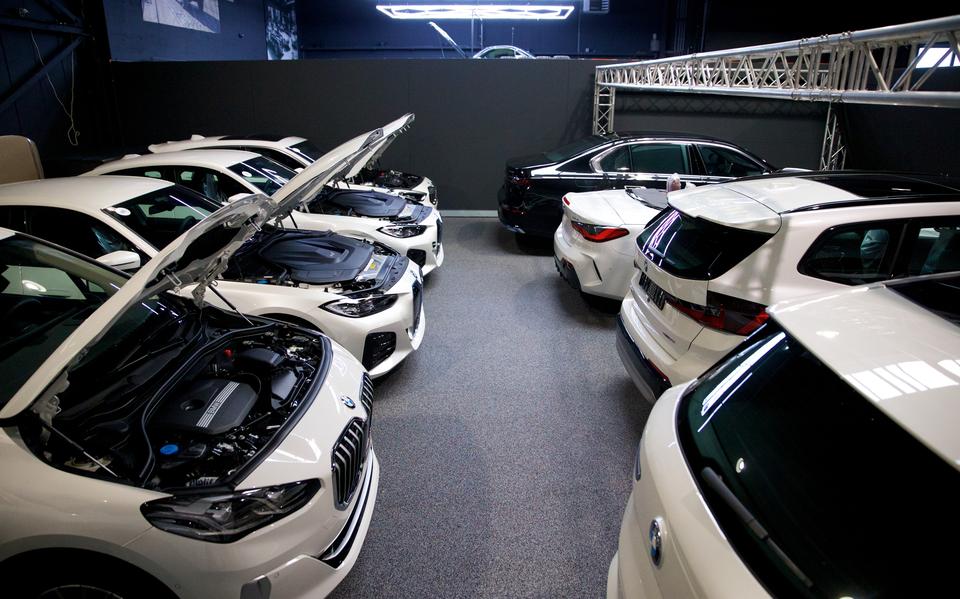 Enkele van de gloednieuwe BMW's uit de Fremantle Highway.