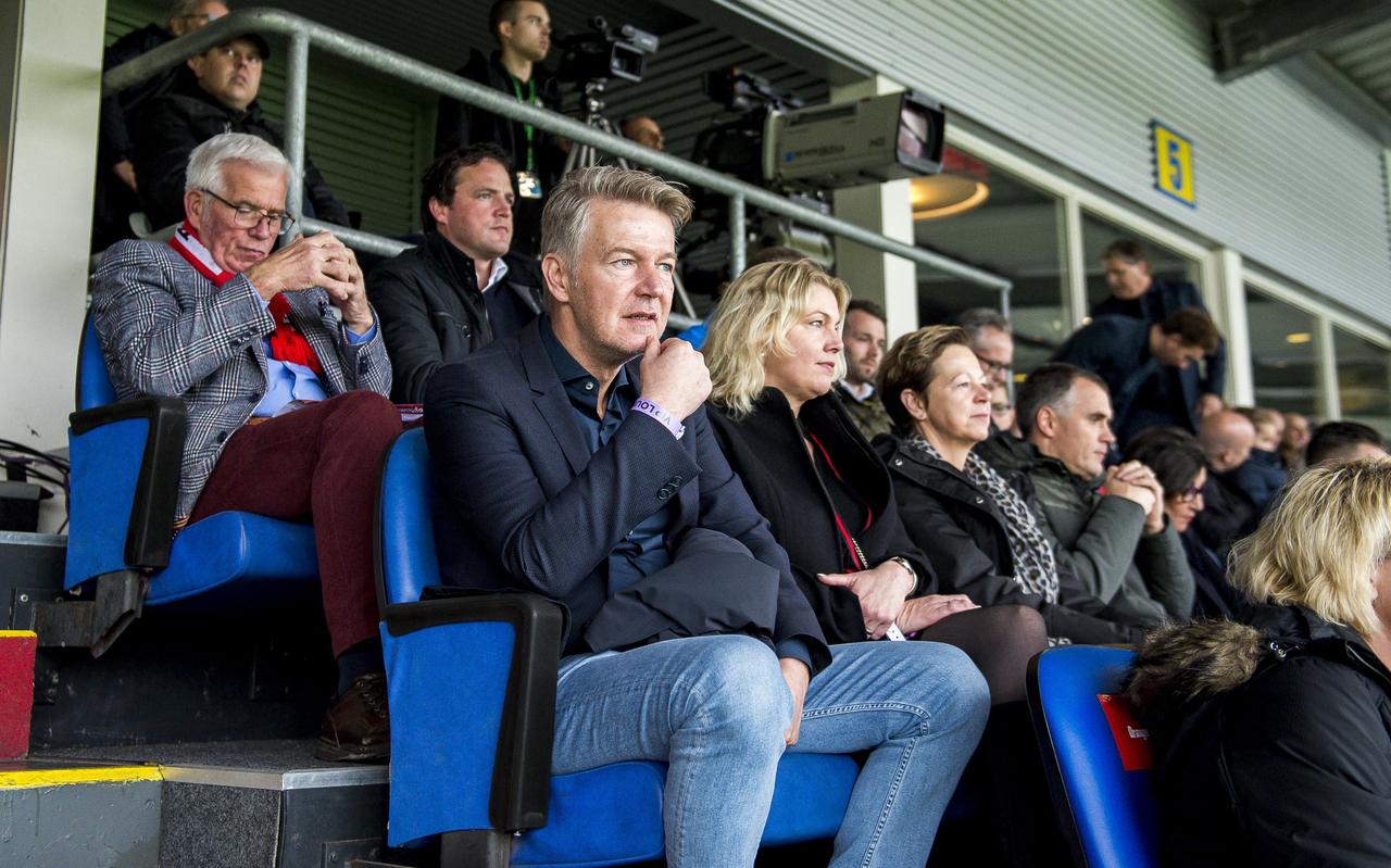 Voorzitter Ronald Lubbers van FC Emmen op de tribune van stadion De Oude Meerdijk. Voorzitter Ronald Lubbers van FC Emmen op de tribune van stadion De Oude Meerdijk.