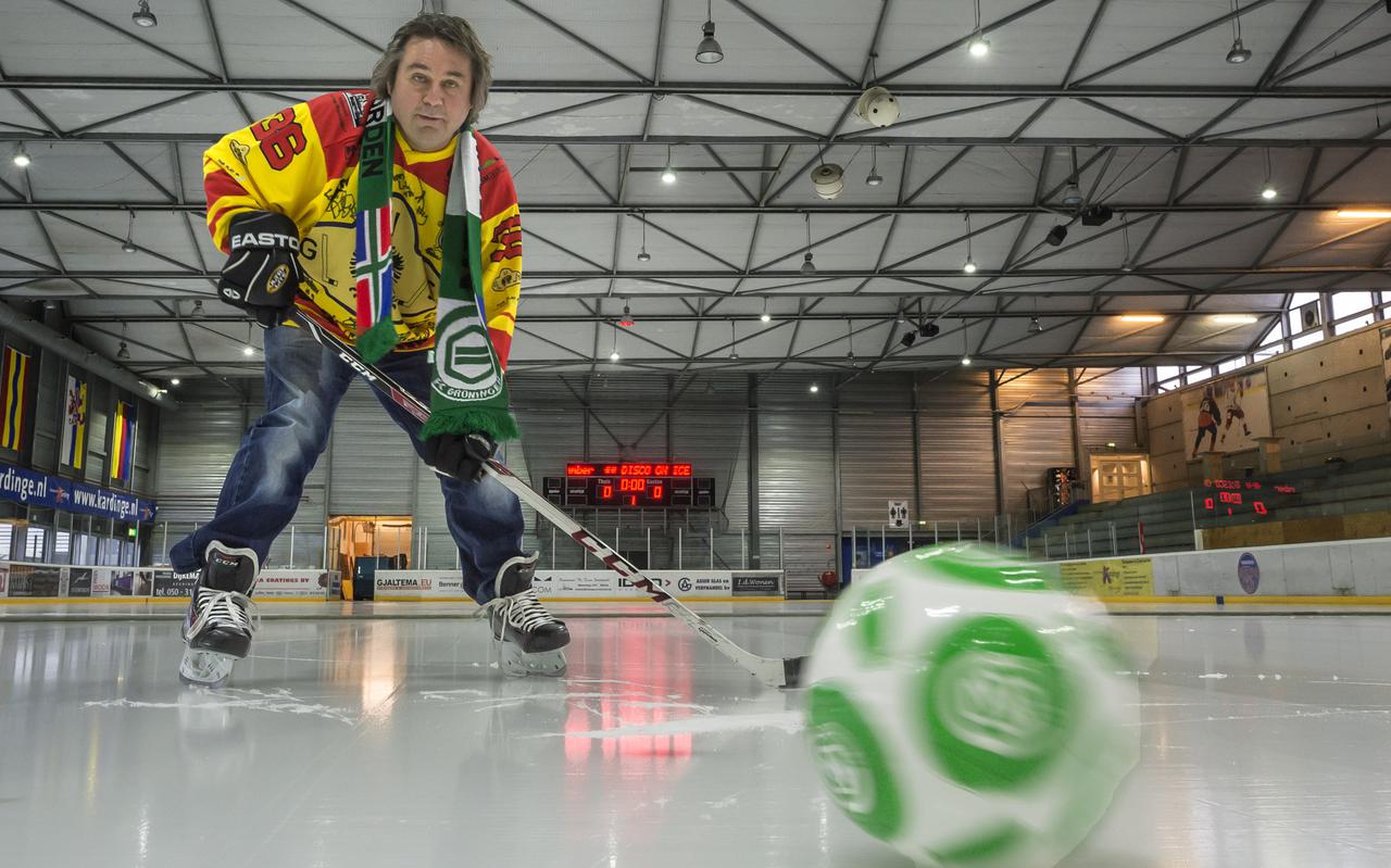 Voorzitter Jacob van Gelder van GIJS maakt zich om de ijshockeyclub voorlopig nog niet veel zorgen.