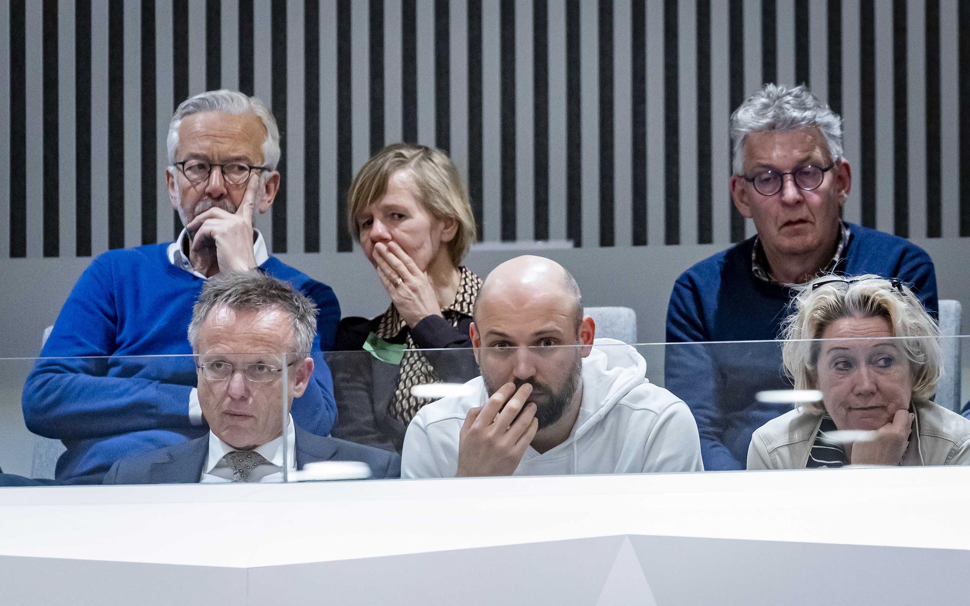 René Paas, commissaris van de Koning in Groningen (linksonder), op de publieke tribune van de Tweede Kamer tijdens het debat met de parlementaire enquêtecommissie aardgaswinning Groningen over het rapport 'Groningers boven gas'. 