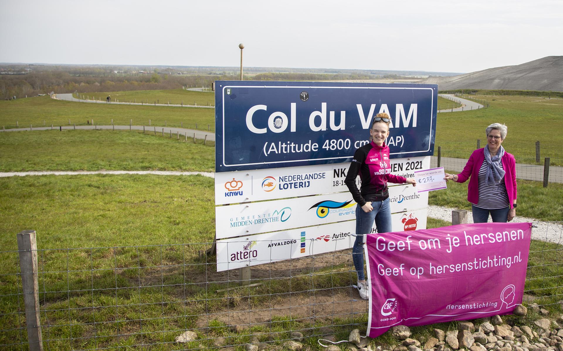 Rachelle Huberts uit Assen haalt ruim 2.700 euro voor Hersenstichting met fietstocht van 200 kilomet