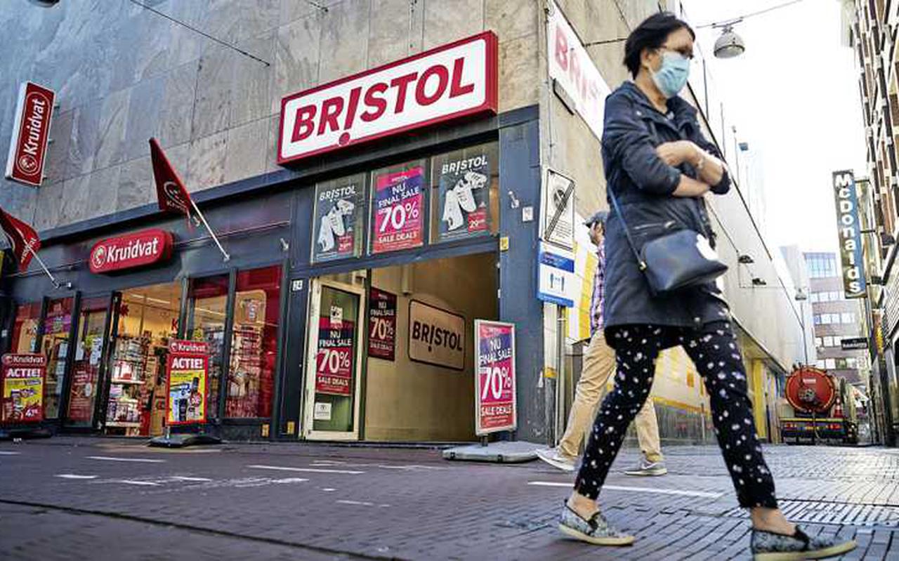 Bristol sluit winkels vanwege Ceo wordt 'knettergek' van supermarkten: 'Daar is het iedere dag gigantisch druk en zij mogen gewoon openblijven' - Dagblad van het Noorden
