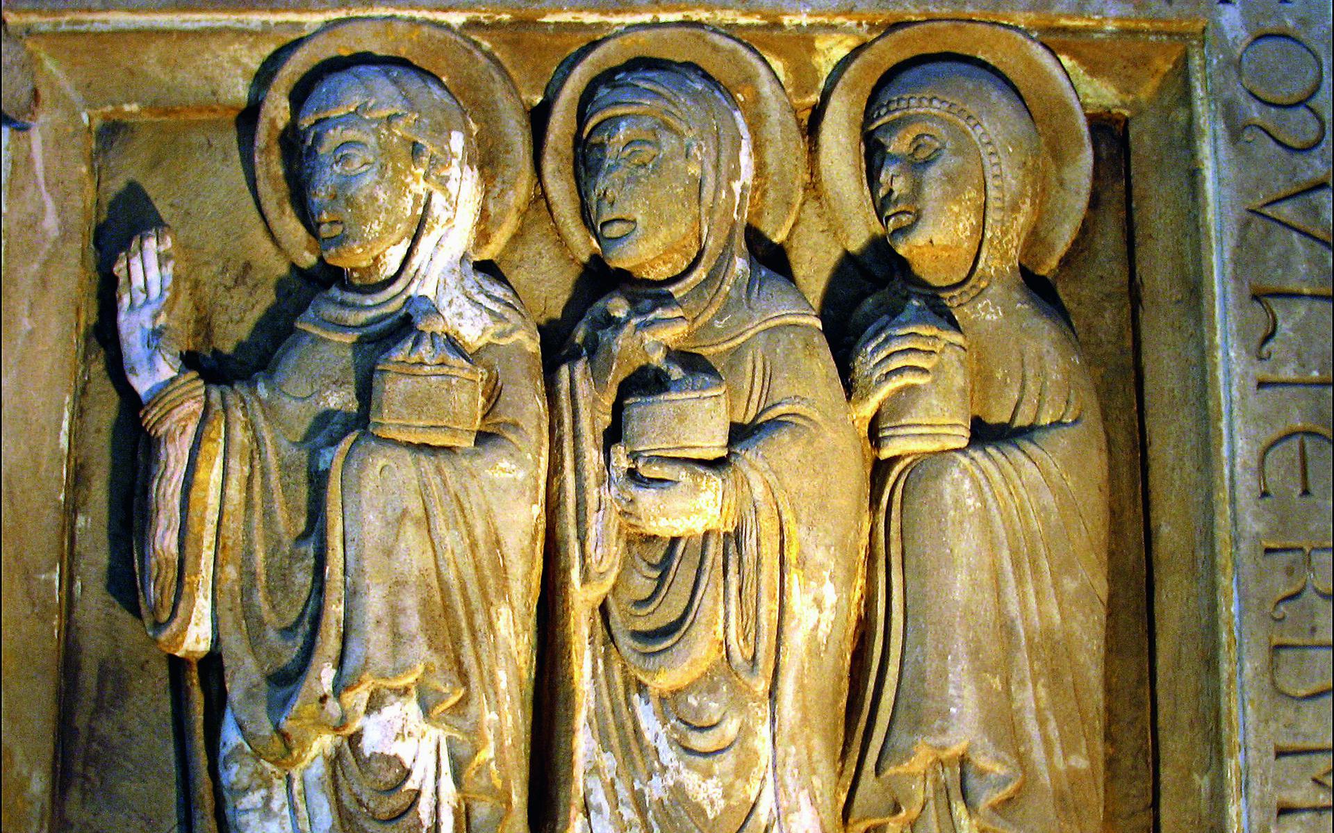 Het Hellums Paasspel vertelt het verhaal van de drie Maria's bij het lege graf: Maria, de moeder van Jezus, Maria van Magdala en Maria Salomé. 
