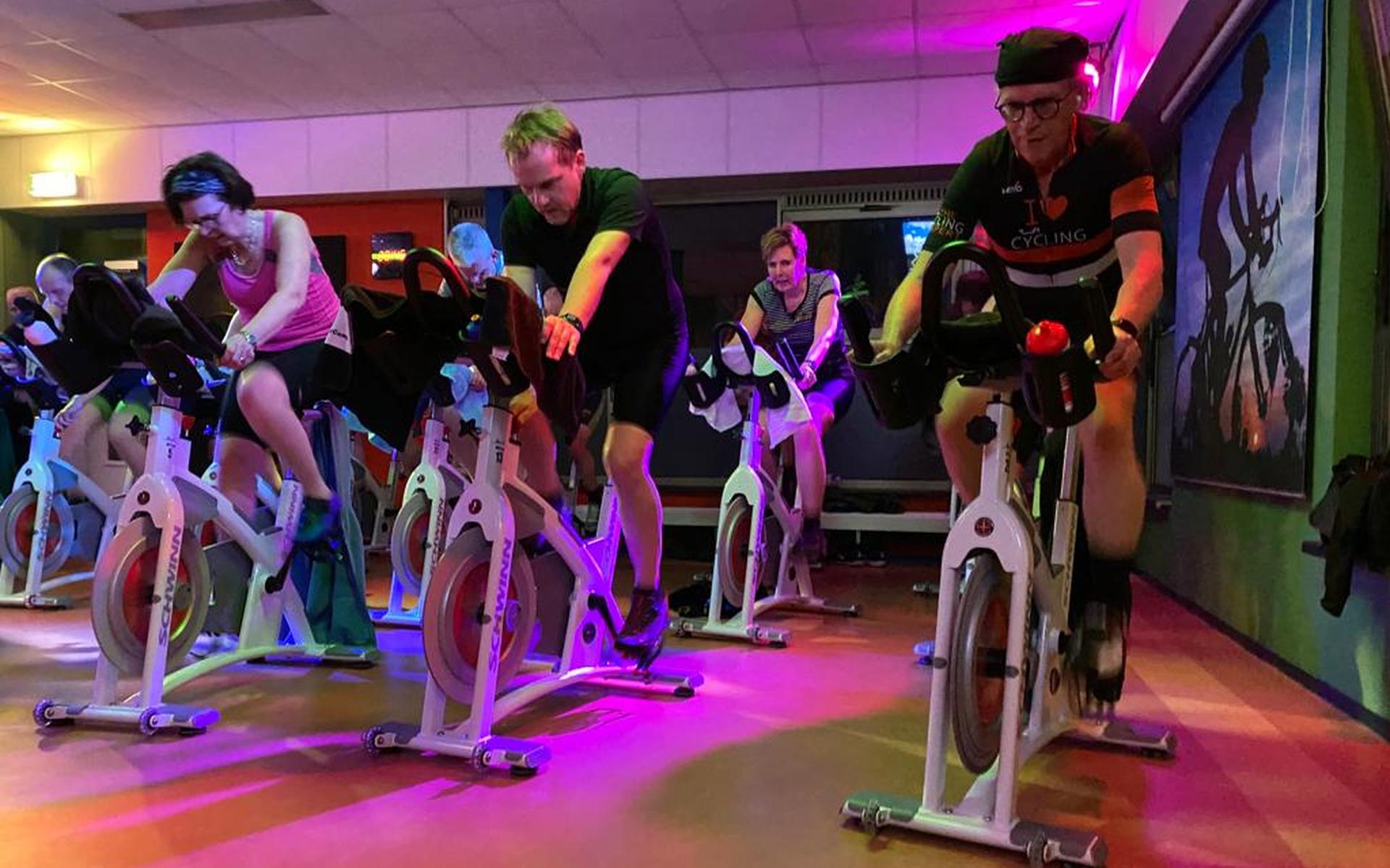 Pim Verdouw (rechts) uit Sleen zet zich in voor de stichting KiKa.