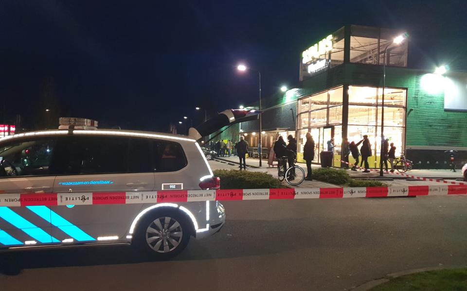Bij supermarkt Plus in Klazienaveen werd zaterdagavond geschoten.