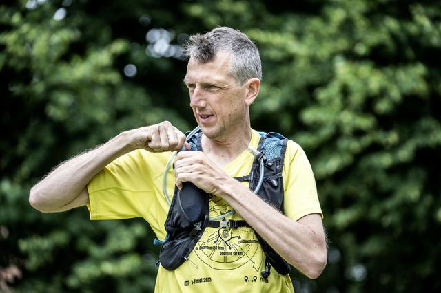 Ultraloop Westerwolde van 100 kilometer gaat ondanks hitte door: ‘Slecht weer bestaat niet, alleen s
