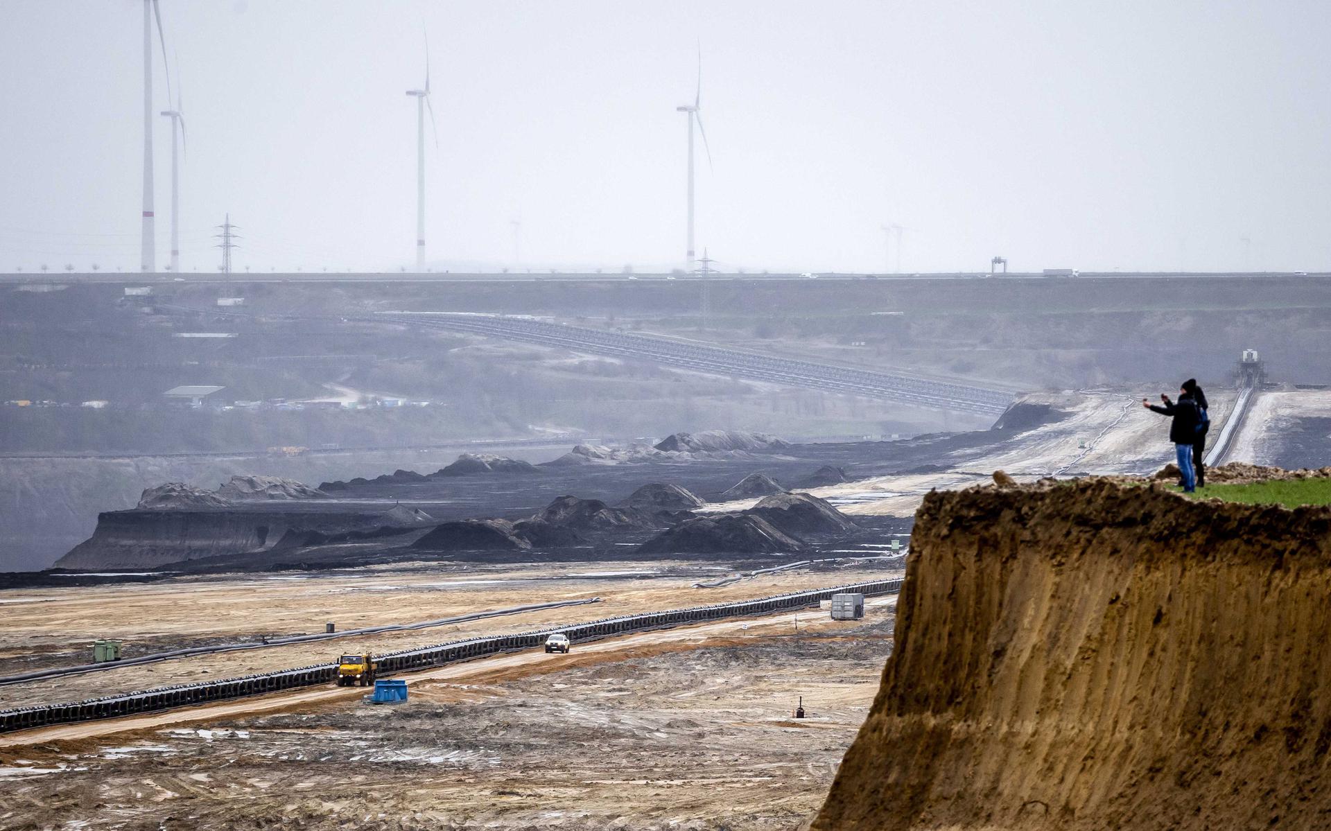 Klimaatactivisten vorige week op het terrein van de afgraving van RWE in het Duitse bruinkooldorp Lutzerath. 