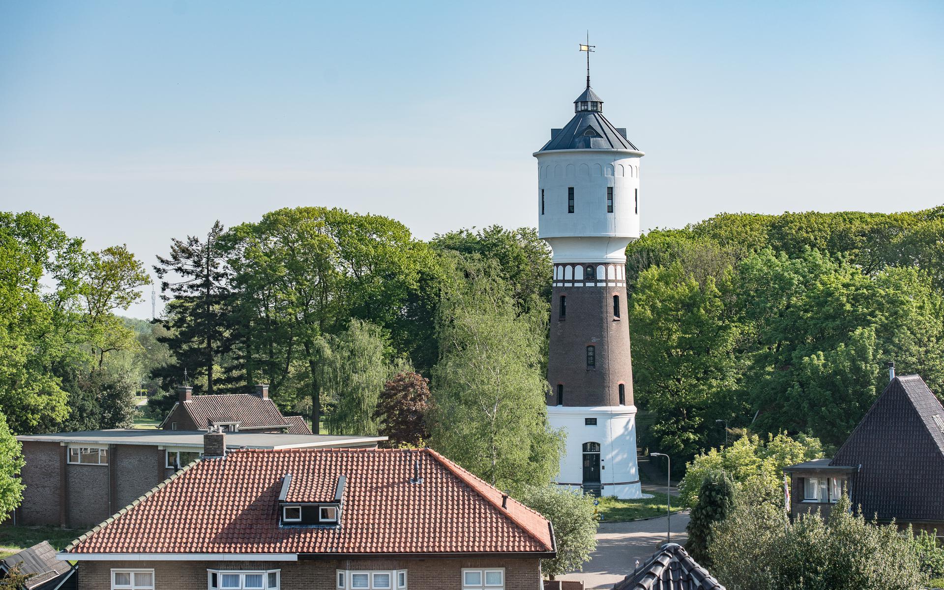 WMD Zet Monumentale Watertoren Coevorden In De Etalage - Dagblad Van ...